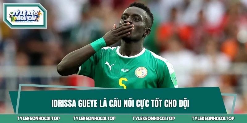 Idrissa Gueye là cầu nối cực tốt cho đội